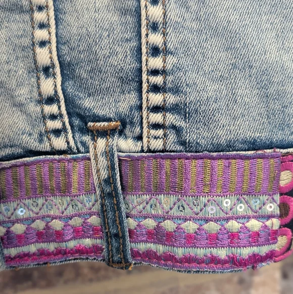 Desigual Embellished Light Wash Denim Jacket with Multicolor Floral Sleeves - Picture 2 of 9